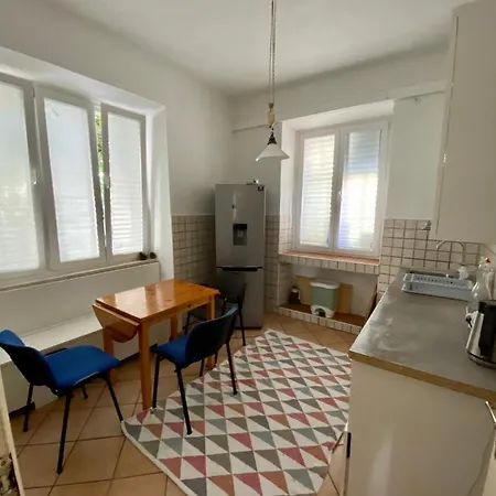 Just A Step To The Old Gates Daire *