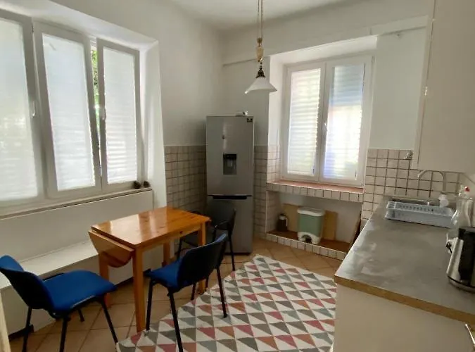 Just A Step To The Old Gates Apartment *