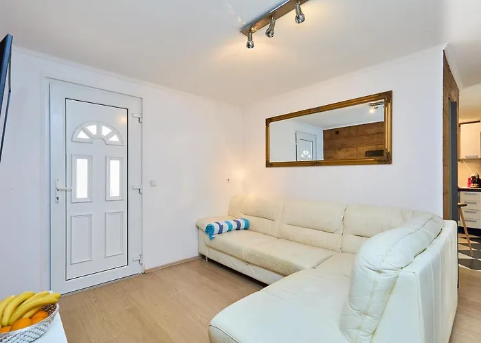 Just A Step To The Old Gates * 두브로브니크